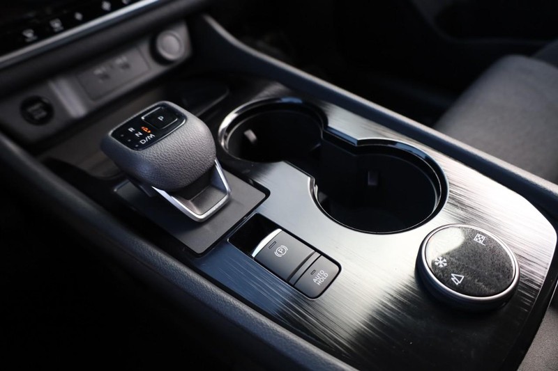 Nissan Rogue Vehicle Image 17