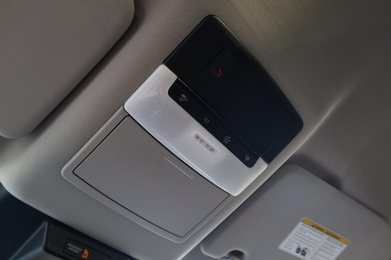 Nissan Rogue Vehicle Image 18