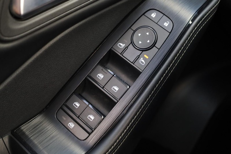 Nissan Rogue Vehicle Image 19