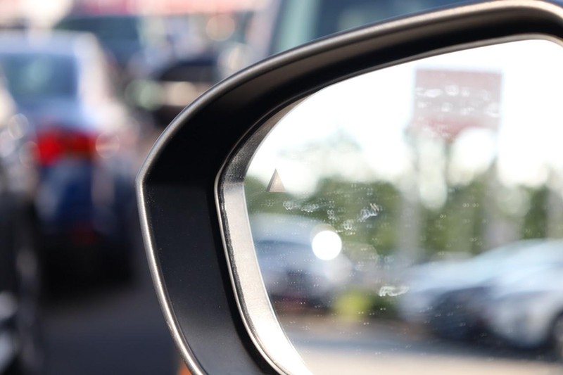 Nissan Rogue Vehicle Image 21