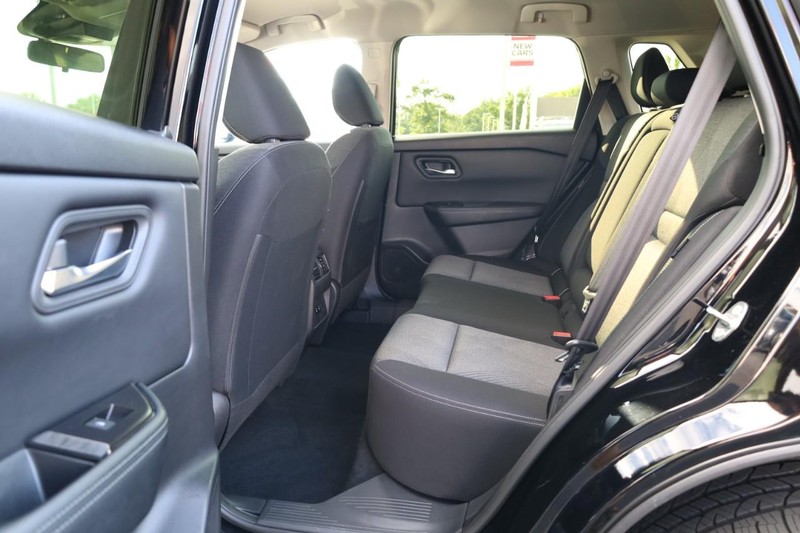Nissan Rogue Vehicle Image 22