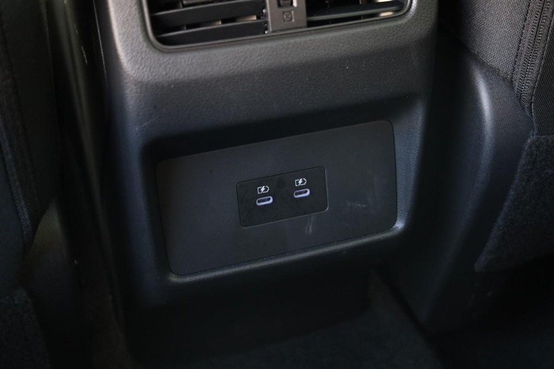 Nissan Rogue Vehicle Image 23