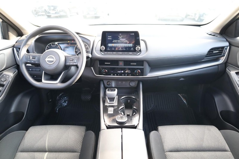 Nissan Rogue Vehicle Image 24