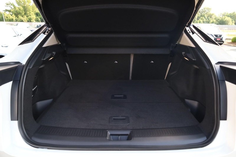 Nissan ARIYA Vehicle Image 09