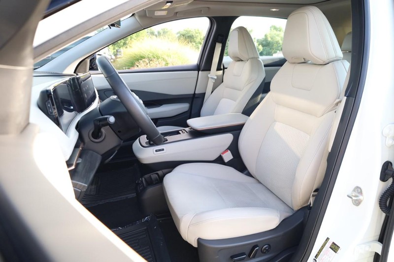 Nissan ARIYA Vehicle Image 10