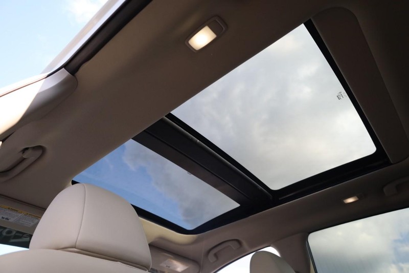 Nissan Murano Vehicle Image 11