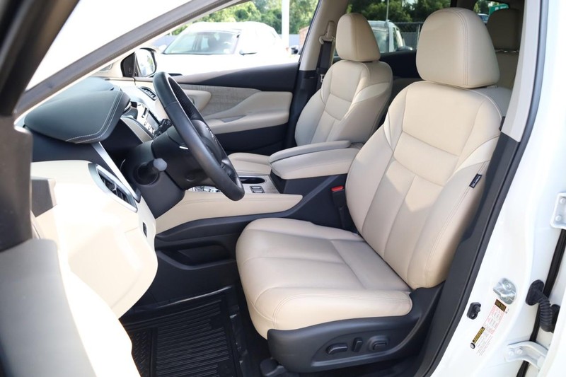 Nissan Murano Vehicle Image 12