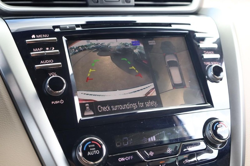 Nissan Murano Vehicle Image 17