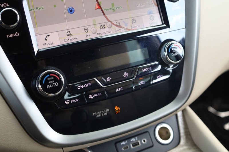 Nissan Murano Vehicle Image 18