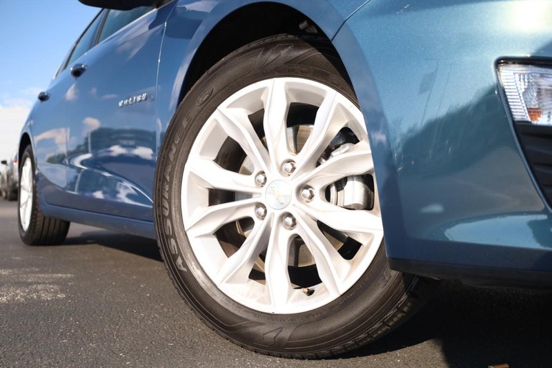 Chevrolet Malibu Vehicle Image 03