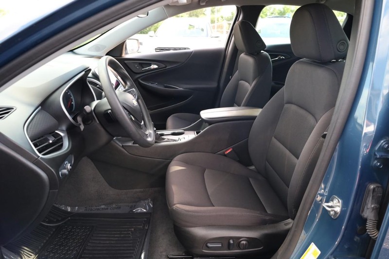 Chevrolet Malibu Vehicle Image 10