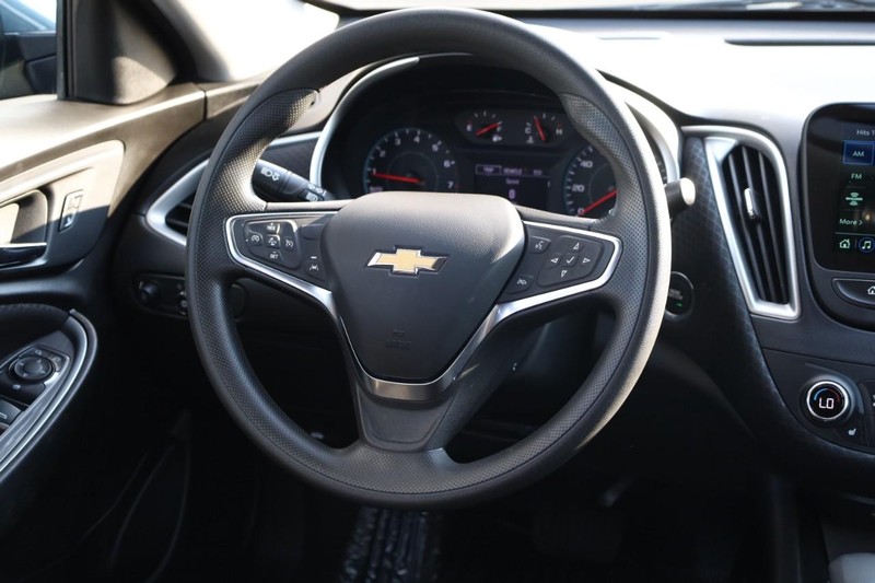 Chevrolet Malibu Vehicle Image 21