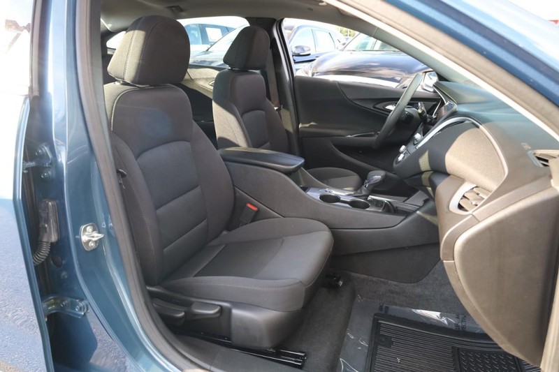 Chevrolet Malibu Vehicle Image 22