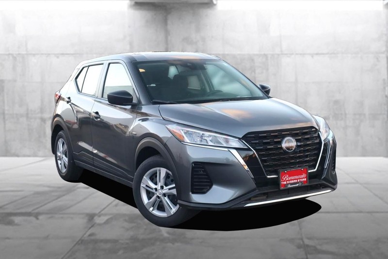 Nissan Kicks Play Vehicle Image 02