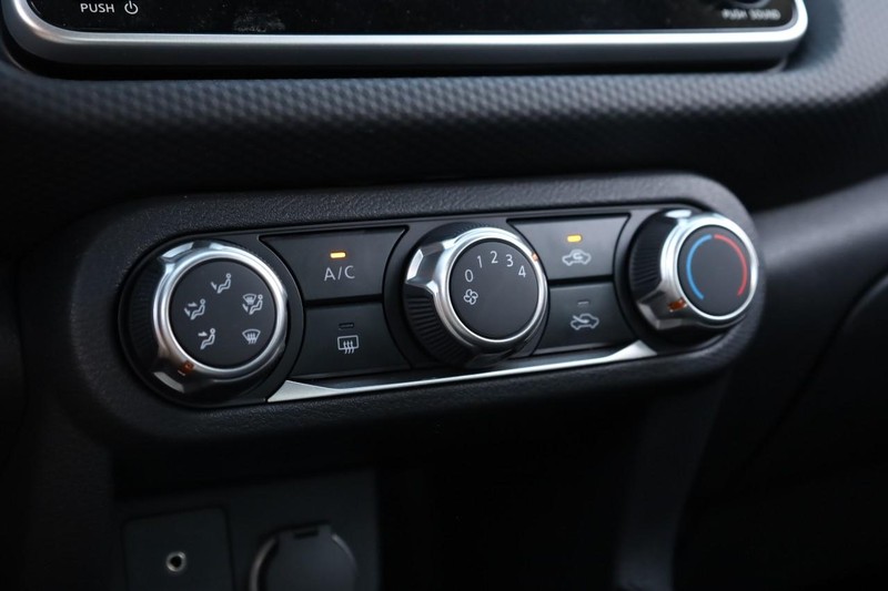 Nissan Kicks Play Vehicle Image 13