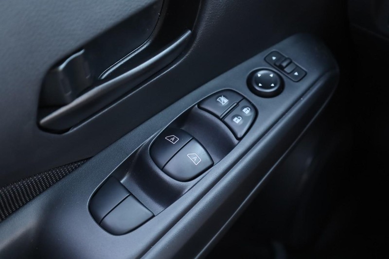 Nissan Kicks Play Vehicle Image 17