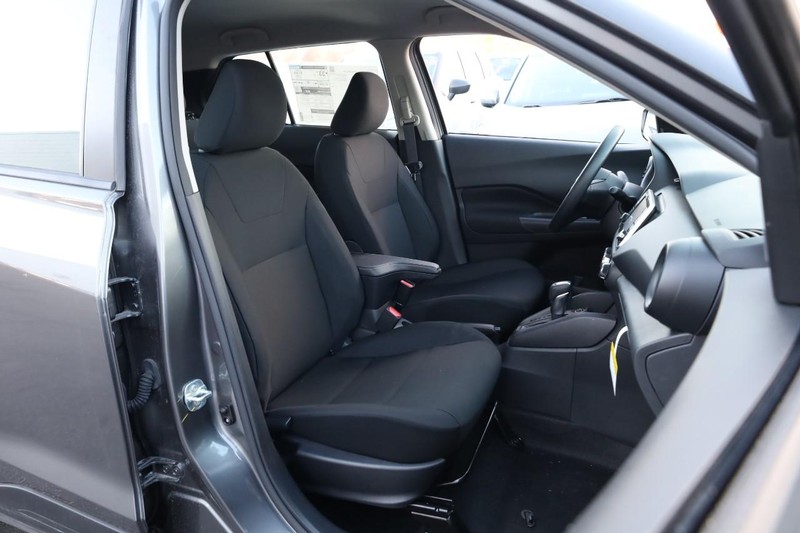 Nissan Kicks Play Vehicle Image 23