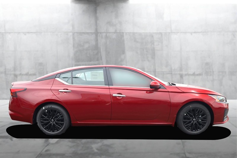Nissan Altima Vehicle Image 05