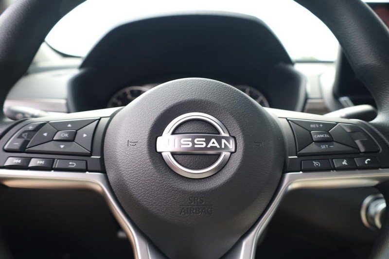 Nissan Altima Vehicle Image 09