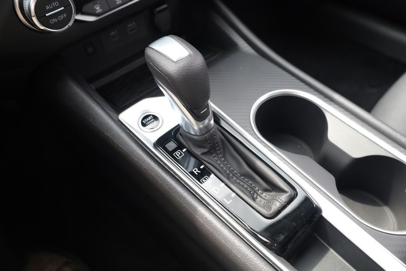 Nissan Altima Vehicle Image 15