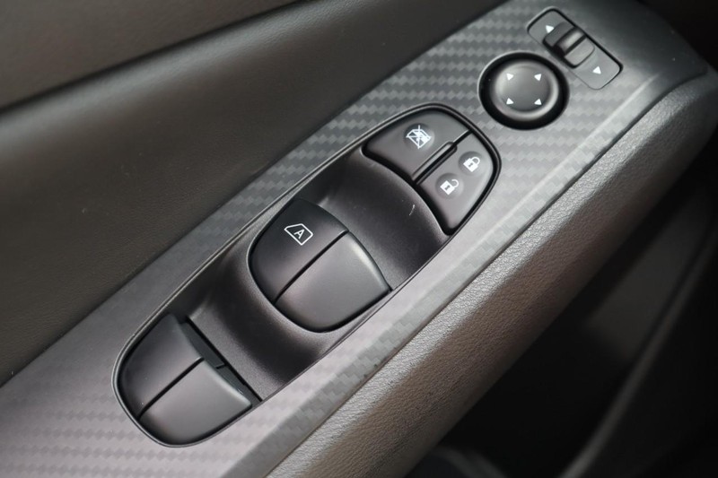Nissan Altima Vehicle Image 17