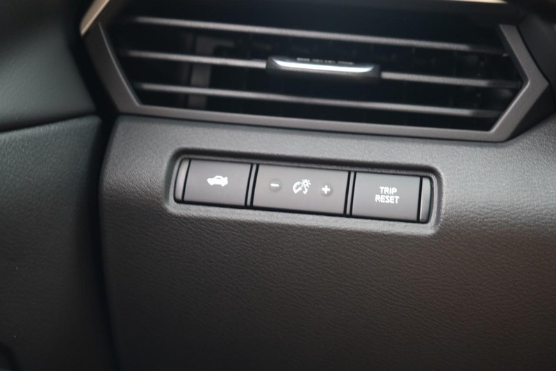 Nissan Altima Vehicle Image 18