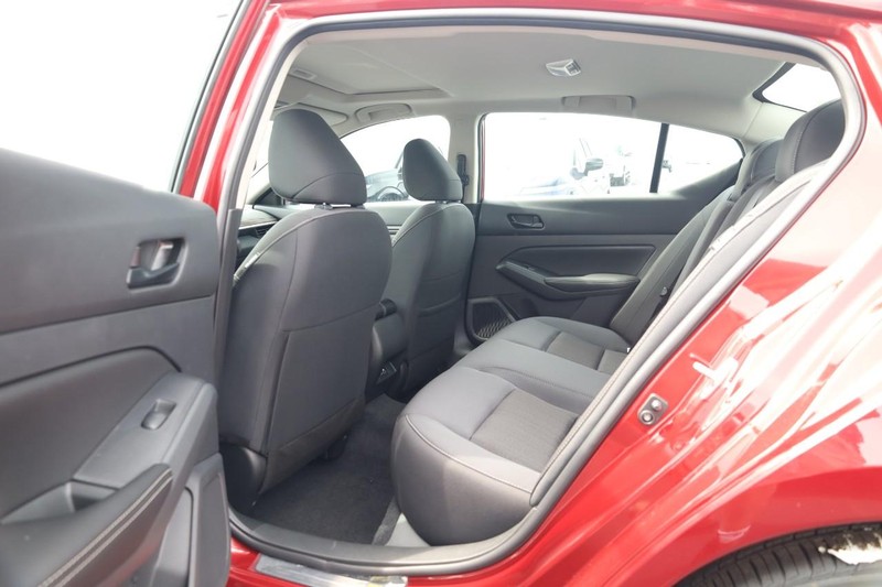 Nissan Altima Vehicle Image 20