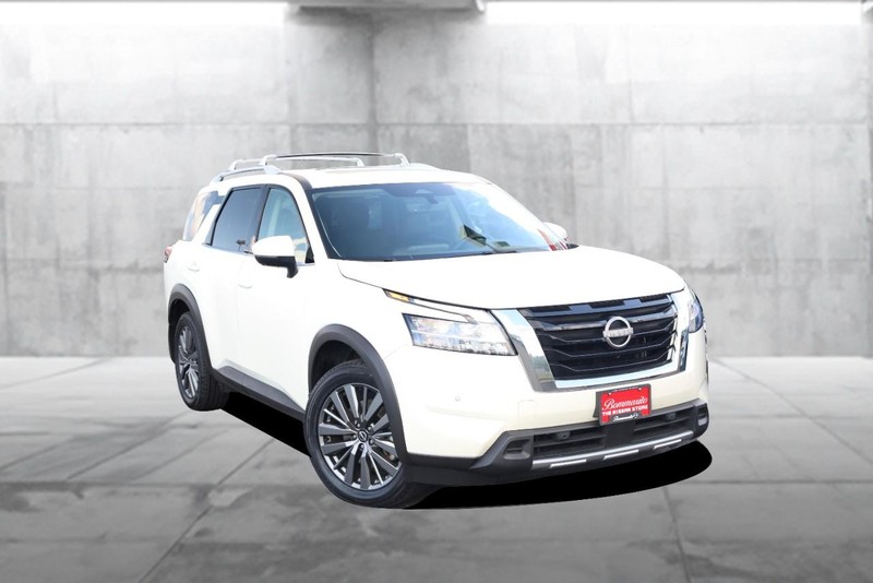 Nissan Pathfinder Vehicle Image 02