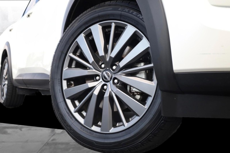 Nissan Pathfinder Vehicle Image 03