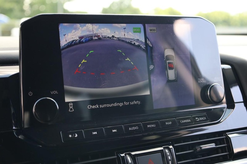 Nissan Pathfinder Vehicle Image 15