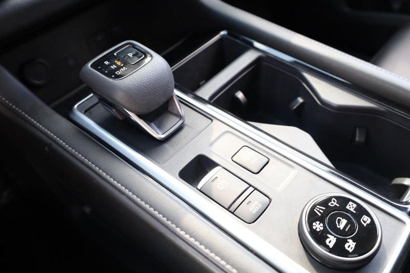 Nissan Pathfinder Vehicle Image 18