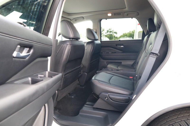 Nissan Pathfinder Vehicle Image 22