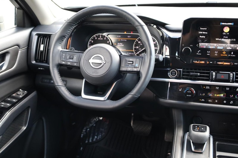 Nissan Pathfinder Vehicle Image 25