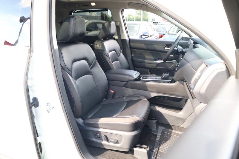 Nissan Pathfinder Vehicle Image 28