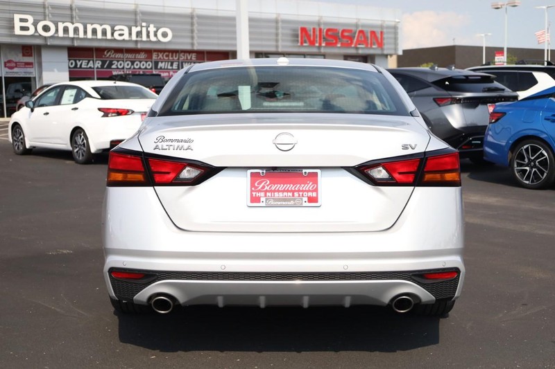 Nissan Altima Vehicle Image 06