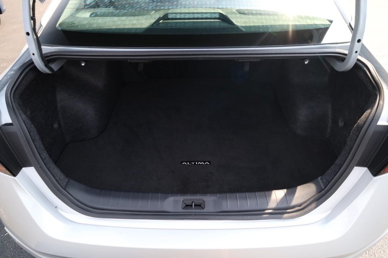 Nissan Altima Vehicle Image 07