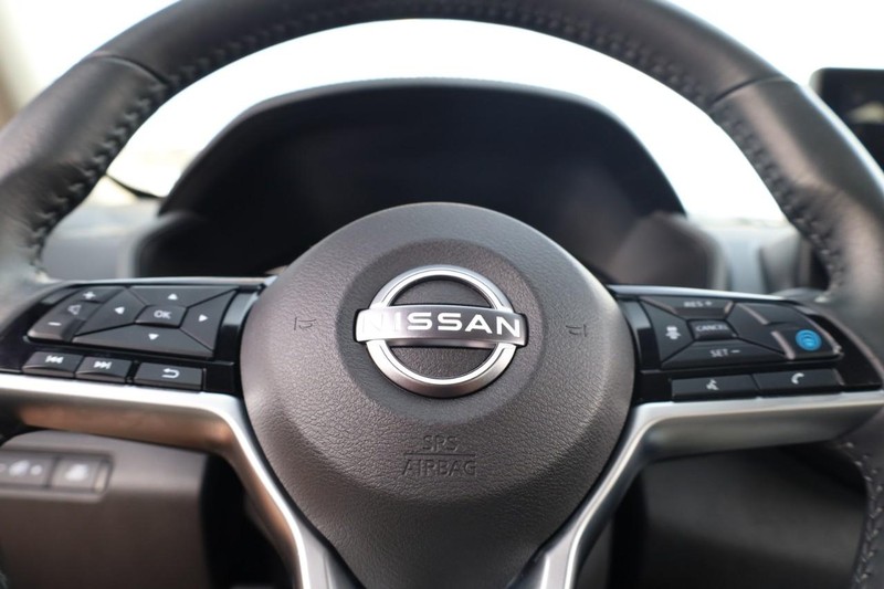 Nissan Altima Vehicle Image 10