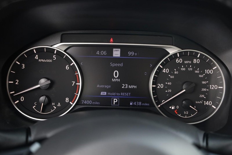 Nissan Altima Vehicle Image 11