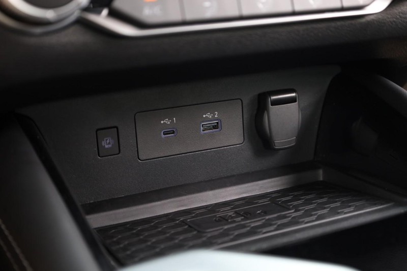 Nissan Altima Vehicle Image 16
