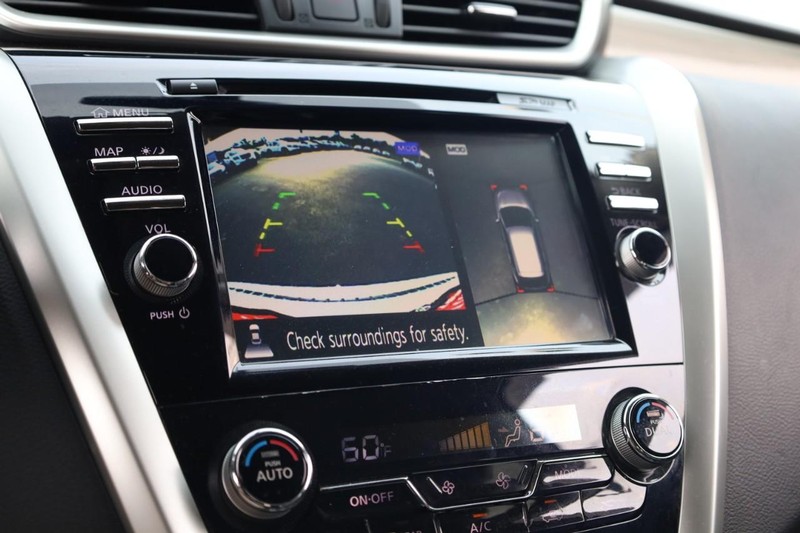 Nissan Murano Vehicle Image 15