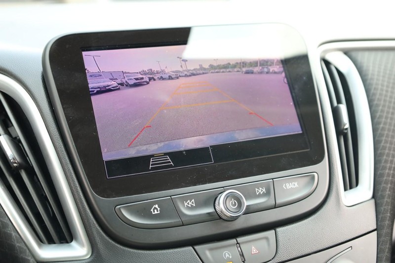 Chevrolet Malibu Vehicle Image 12