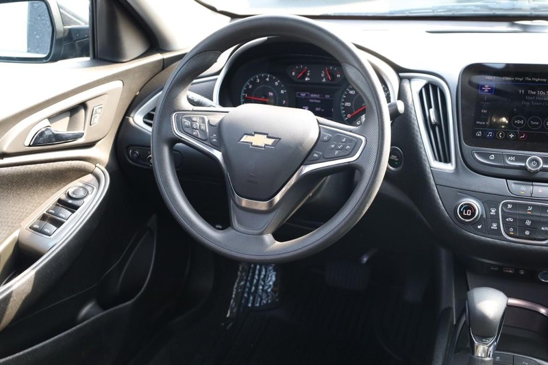 Chevrolet Malibu Vehicle Image 21