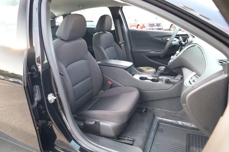 Chevrolet Malibu Vehicle Image 22