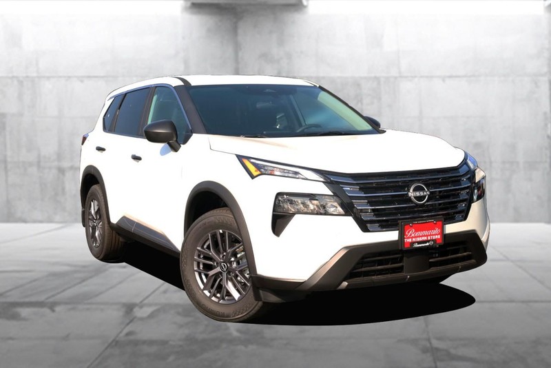 Nissan Rogue Vehicle Image 02