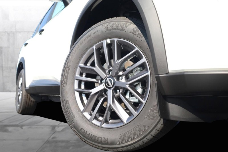 Nissan Rogue Vehicle Image 03