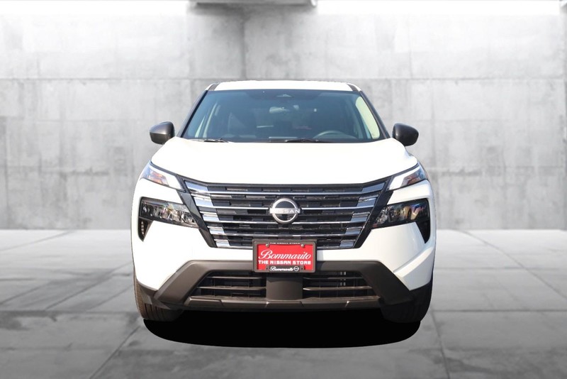 Nissan Rogue Vehicle Image 04