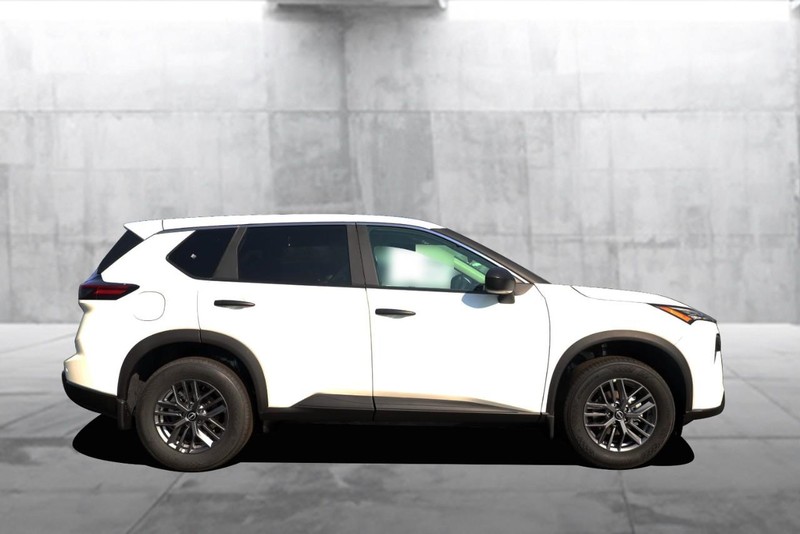 Nissan Rogue Vehicle Image 05