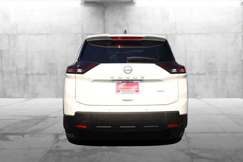 Nissan Rogue Vehicle Image 06