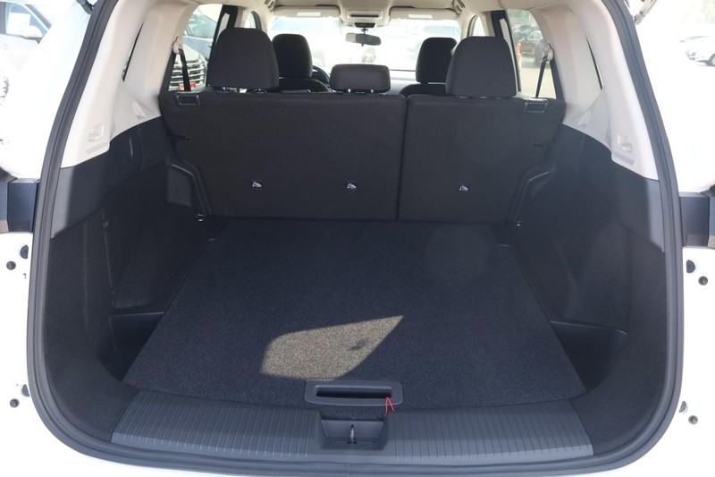 Nissan Rogue Vehicle Image 07