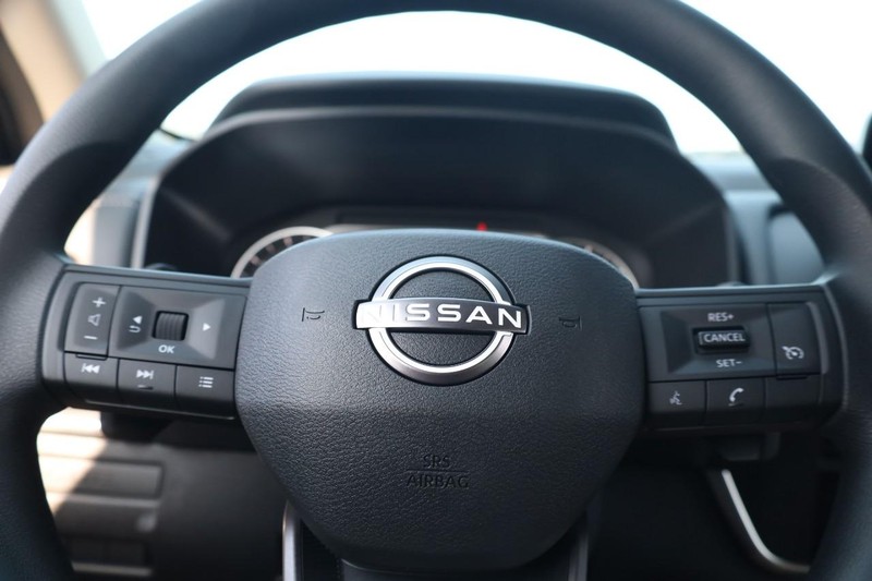 Nissan Rogue Vehicle Image 09